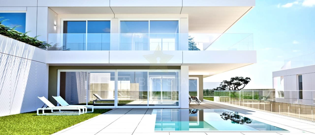 Four-bedroom detached house with elevator, Praia da Areia Branca, first line 1