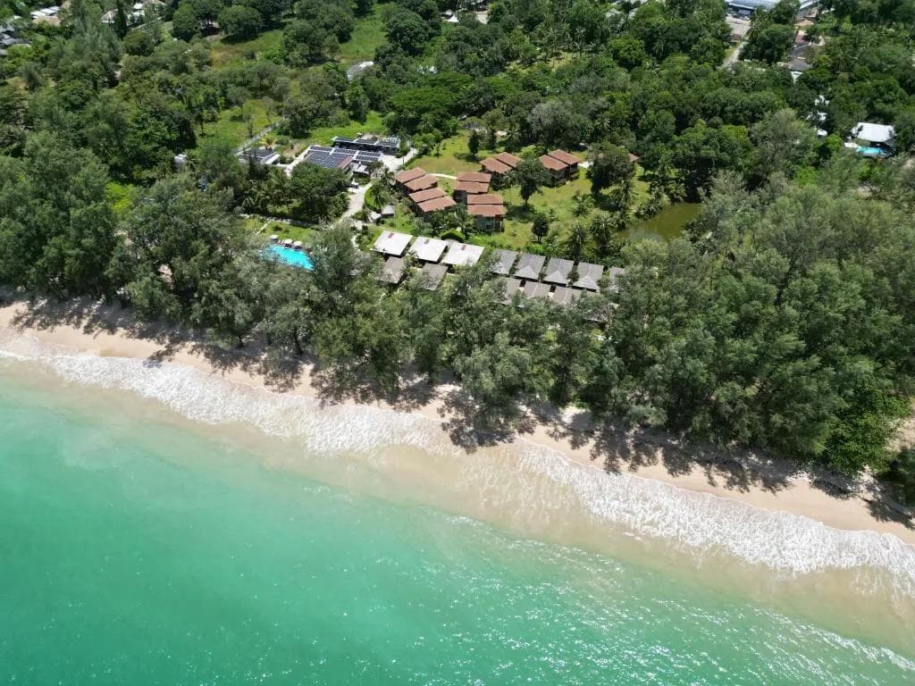 Koh Lanta Beachfront Resort & Land, resort complex with a land parcel on the first line 1