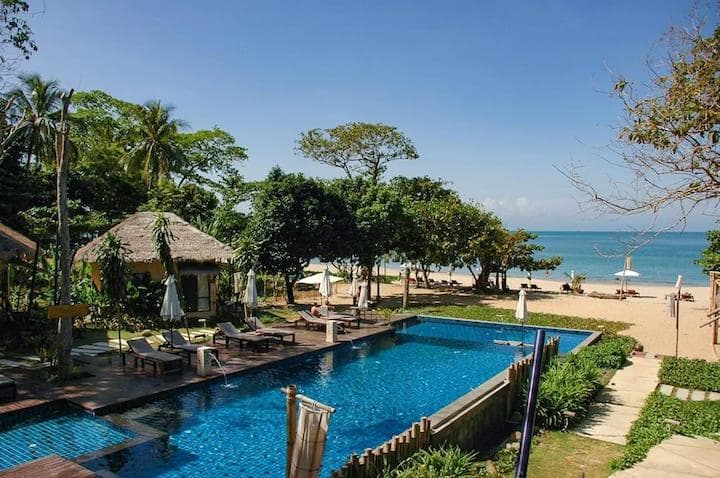 Koh Lanta Beachfront Resort & Land, resort complex with a land parcel on the first line 2